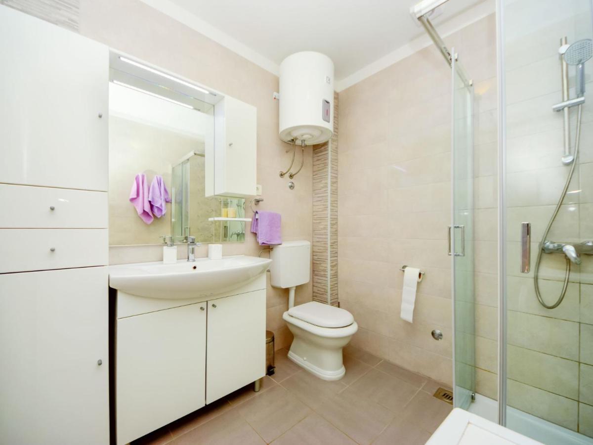 אומיס Holiday Home Lara By Interhome מראה חיצוני תמונה