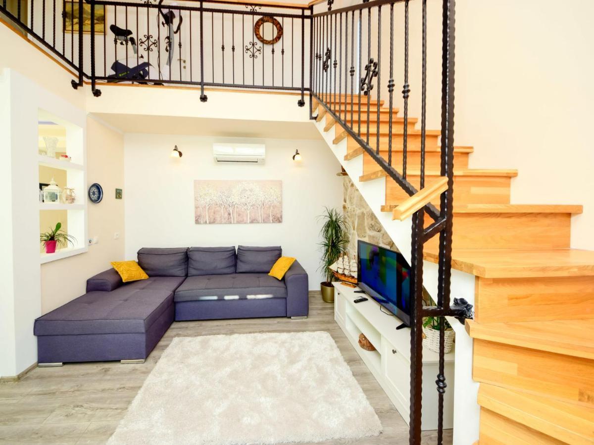 אומיס Holiday Home Lara By Interhome מראה חיצוני תמונה